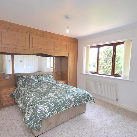 Entire And Exclusive Four Bed Detached Villa Lostock Luaran gambar