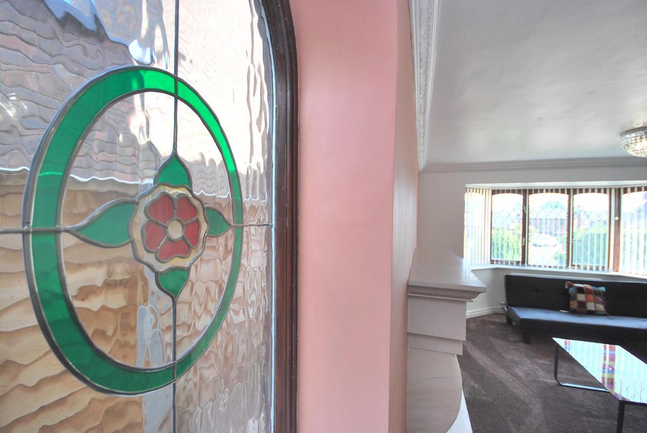Entire And Exclusive Four Bed Detached Villa Lostock Luaran gambar