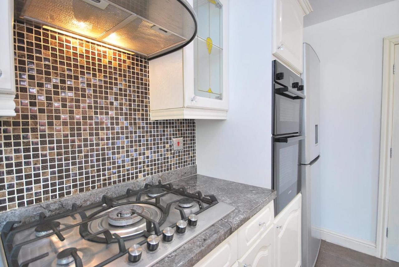 Entire And Exclusive Four Bed Detached Villa Lostock Luaran gambar