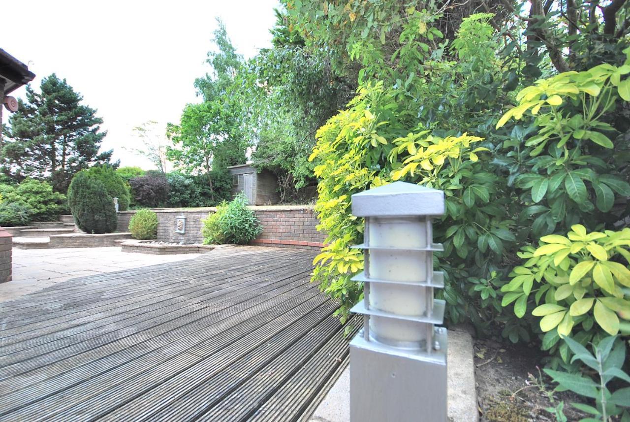 Entire And Exclusive Four Bed Detached Villa Lostock Luaran gambar