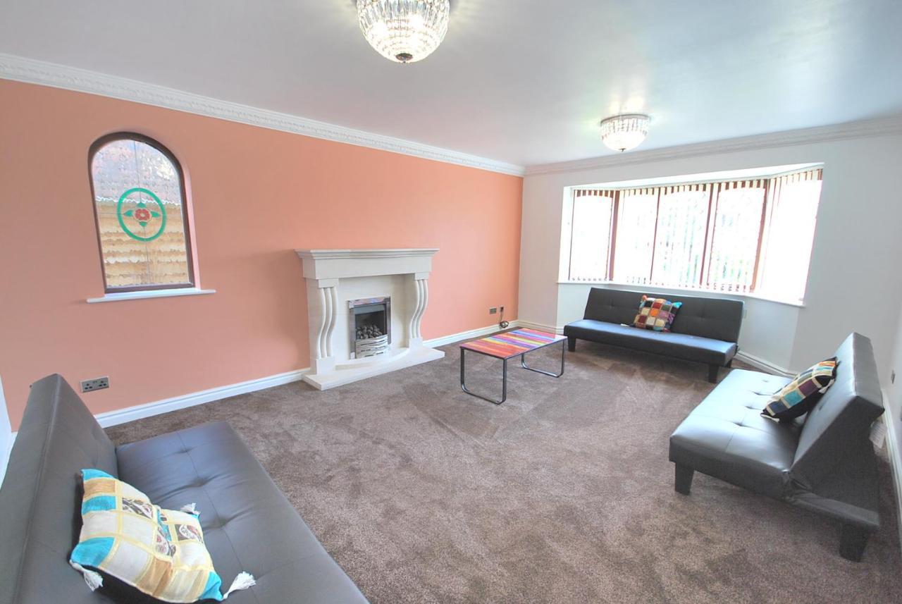 Entire And Exclusive Four Bed Detached Villa Lostock Luaran gambar