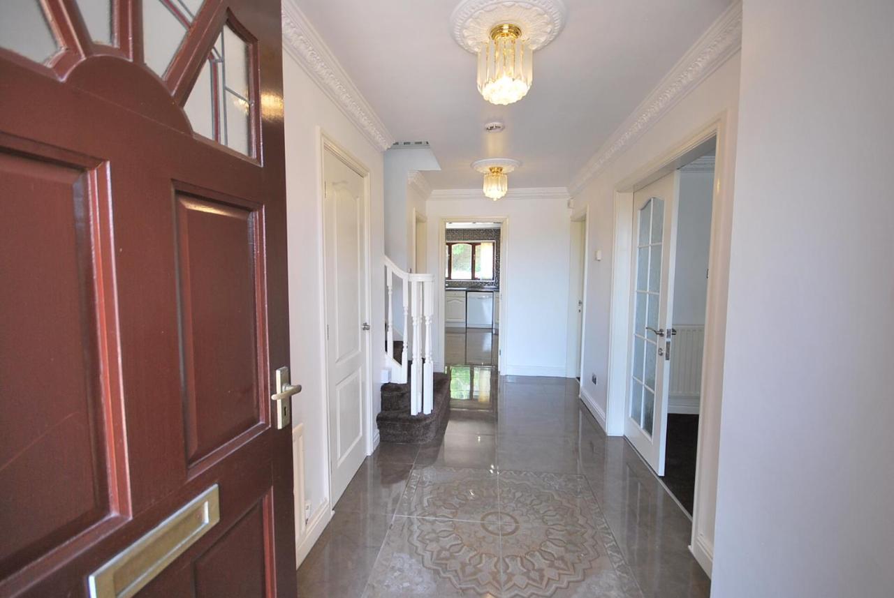Entire And Exclusive Four Bed Detached Villa Lostock Luaran gambar