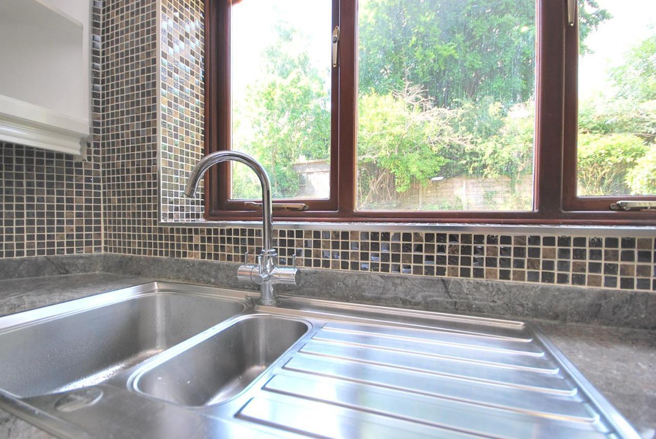 Entire And Exclusive Four Bed Detached Villa Lostock Luaran gambar