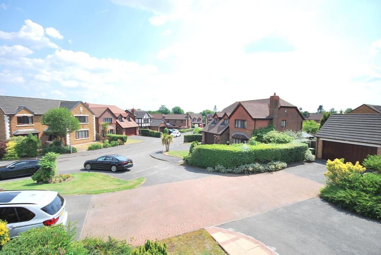 Entire And Exclusive Four Bed Detached Villa Lostock Luaran gambar