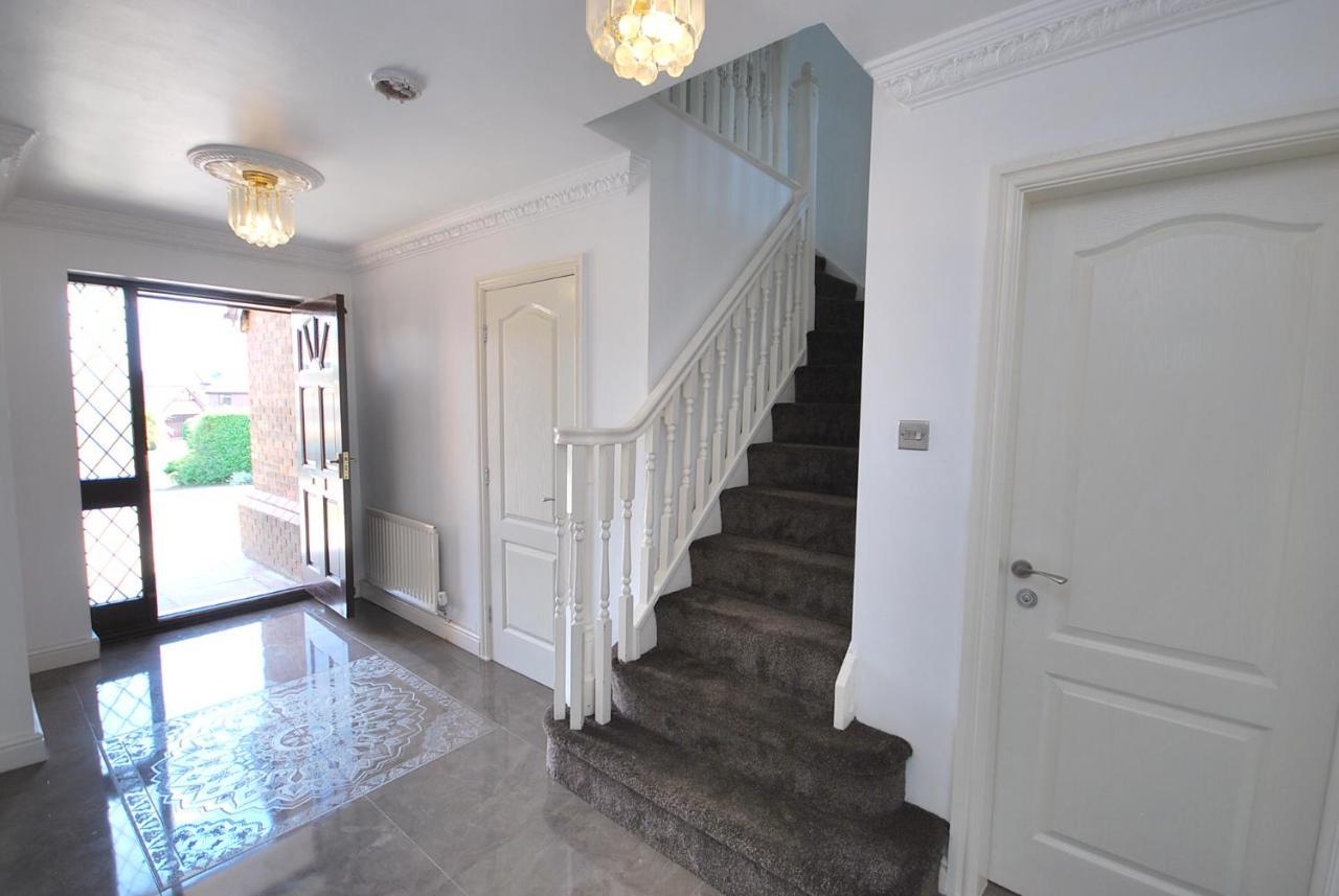 Entire And Exclusive Four Bed Detached Villa Lostock Luaran gambar