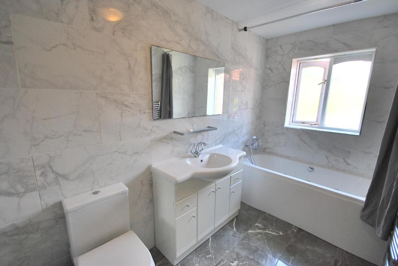 Entire And Exclusive Four Bed Detached Villa Lostock Luaran gambar